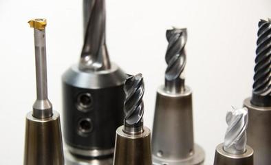 铁面孔目 电钻钻头的几何艺术与实战指南